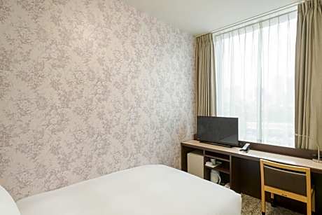 Semi Double Room - Rose Floor