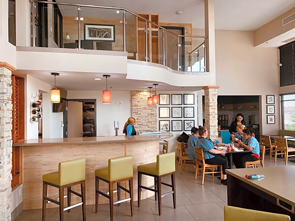 Country Inn & Suites by Radisson, Bakersfield, CA