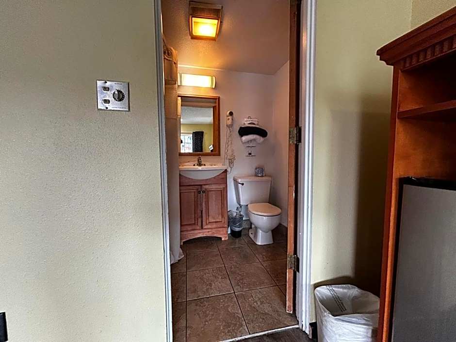Travelers Inn by OYO Longview Kelso