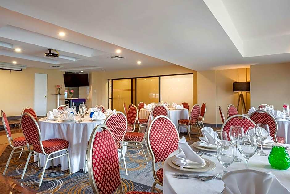 Quality Hotel Dorval Aeroport