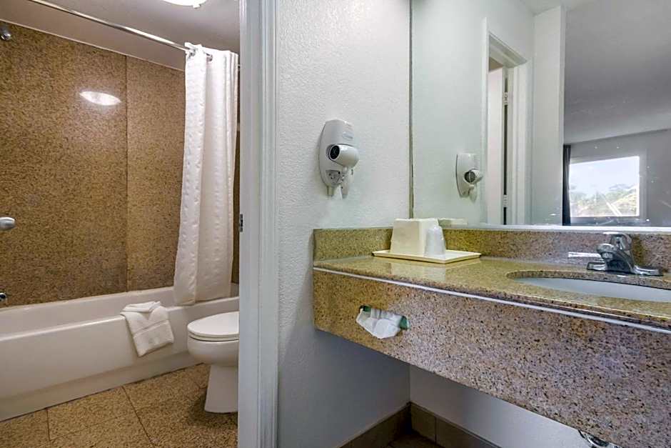 Econo Lodge Little Creek