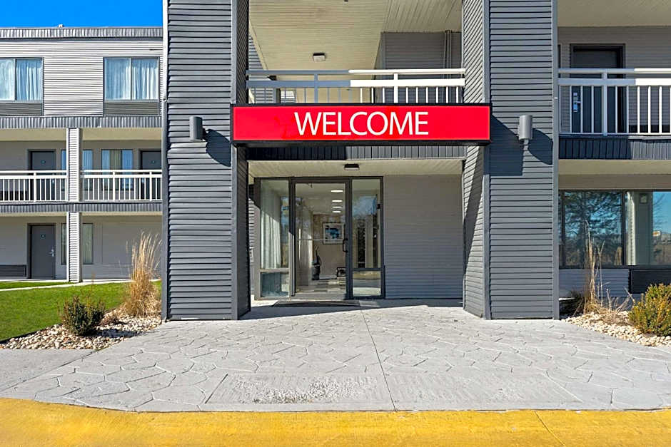 Photo 1 of 50 of Econo Lodge Rockford Casino Area