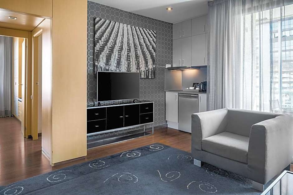AC Hotel by Marriott Victoria Suites