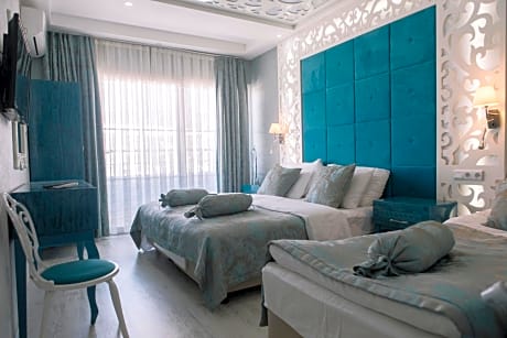 Comfort Triple Room with Travertine View