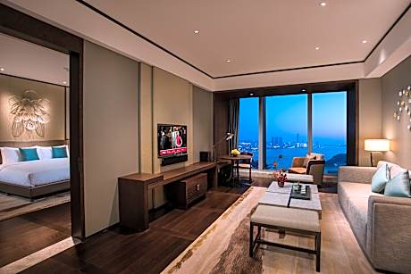 One-Bedroom Suite with Xiamen Bay View
