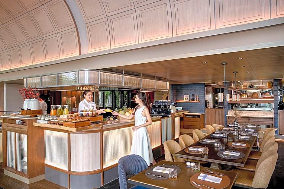 Madi Paidi Bangkok, Autograph Collection