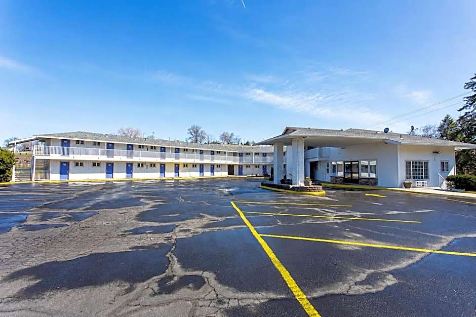 Motel 6 Pendleton, OR - West