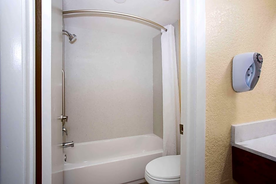 Days Inn by Wyndham Apopka/Orlando