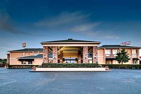 Greenfield Inn & Suites Elizabethtown, KY I65 Exit 94