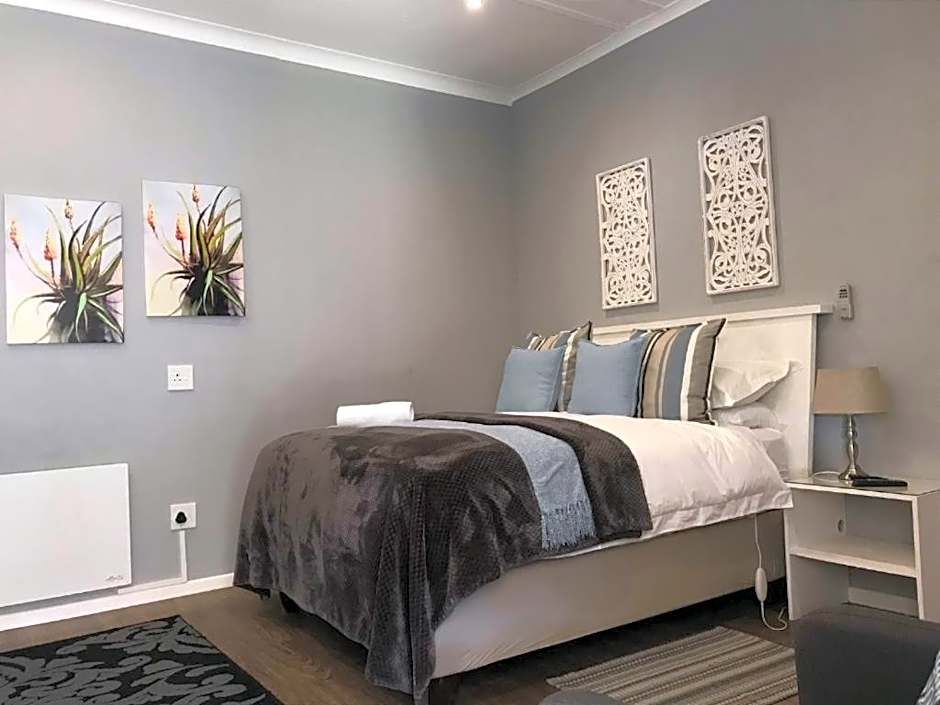 Photo 1 of 19 of Executive 1 Queen Bed