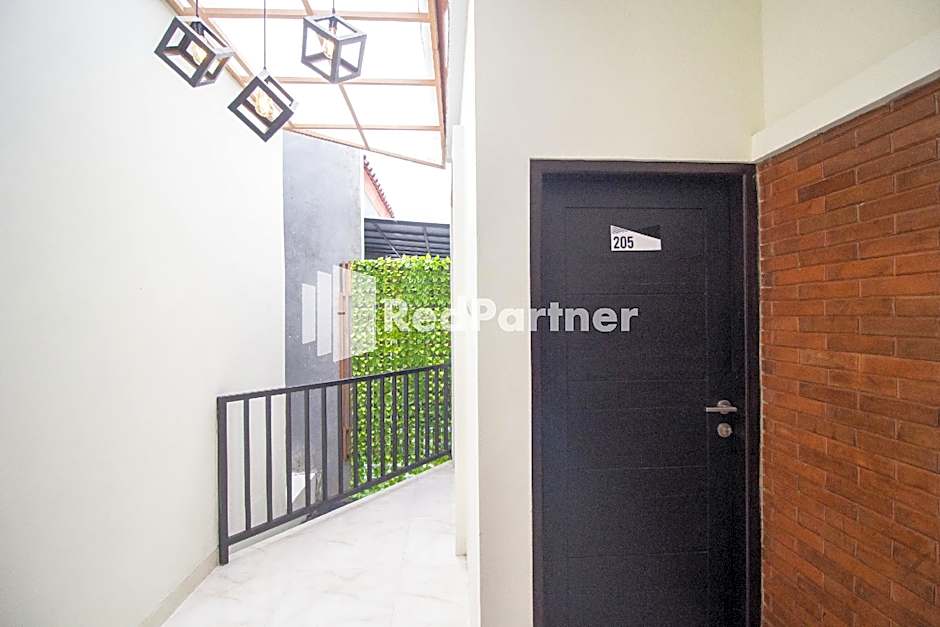 Balmoral House near Ambarukmo Plaza Mall Yogyakarta Mitra RedDoorz