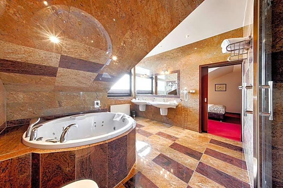 Grand Royal Hotel