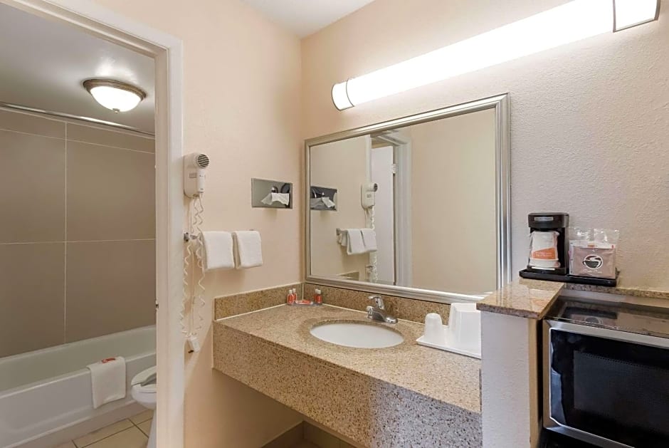 Econo Lodge North Washington