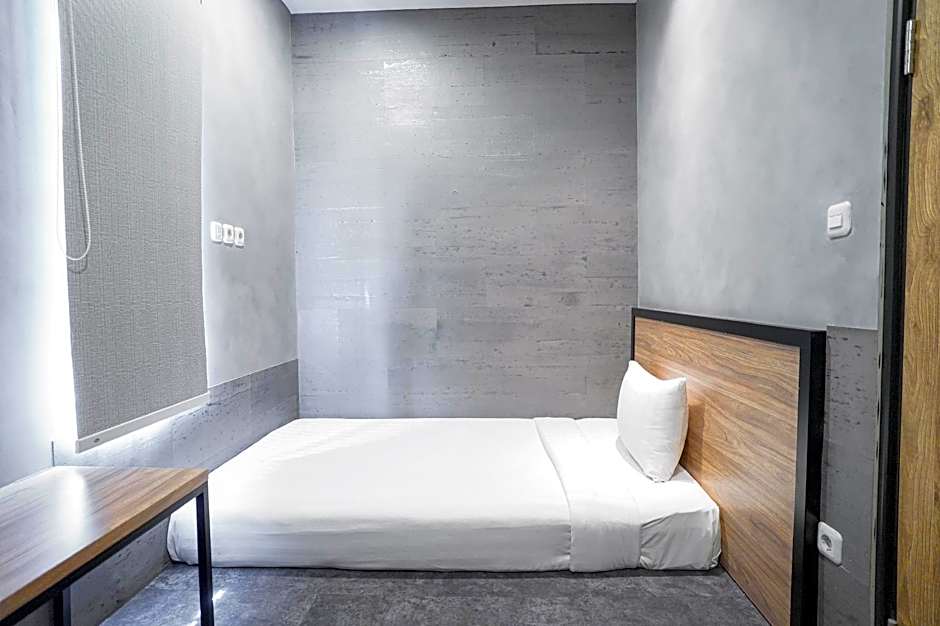 LOA LIVING Solo Baru