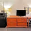 La Quinta Inn & Suites by Wyndham Naples East - I-75