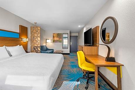 King Room with Roll-in Shower - Mobility Access/Non-Smoking
