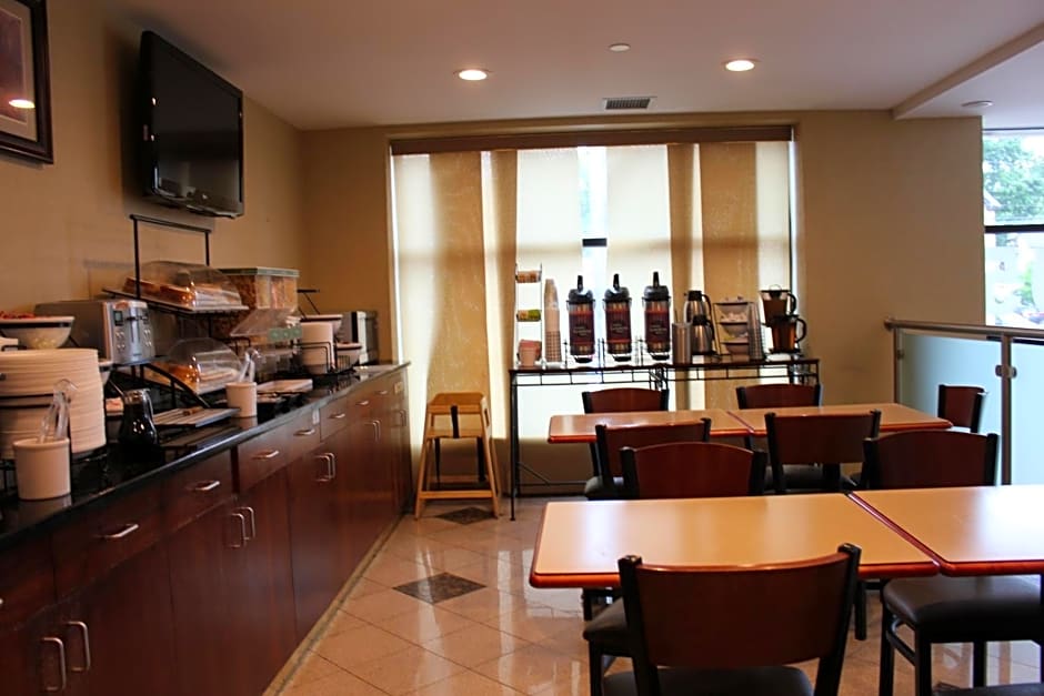 Bellerose Inn