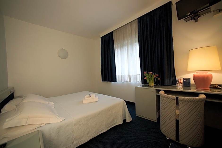 Club Hotel