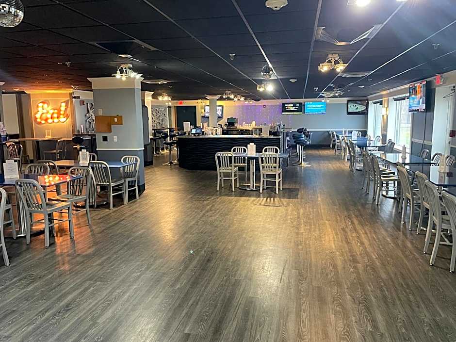 Lakeside Inn