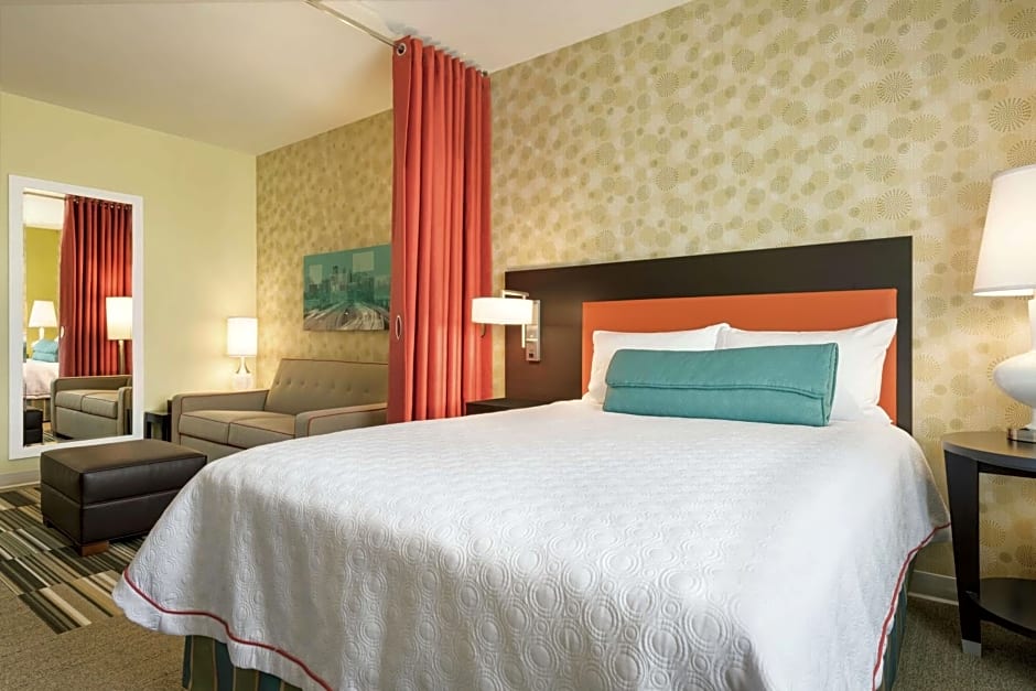 Home2 Suites by Hilton Minneapolis / Roseville, MN