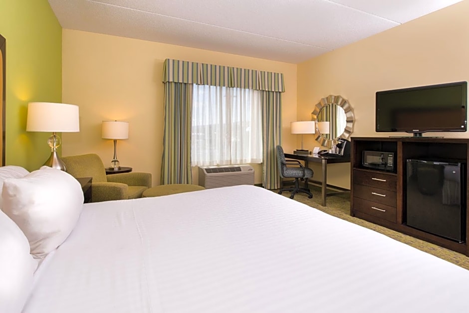 Holiday Inn Express and Suites Dickson City, an IHG Hotel