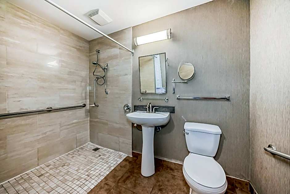 Canmore Inn & Suites