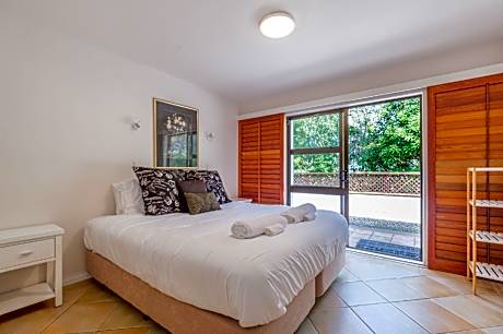 Courtyard 3 Bedroom 2 Bathroom Apartment