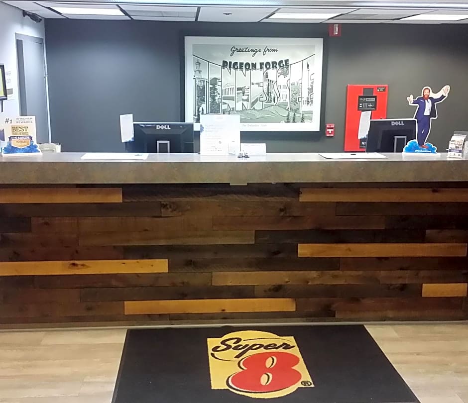 Super 8 by Wyndham Pigeon Forge Dollywood Lane