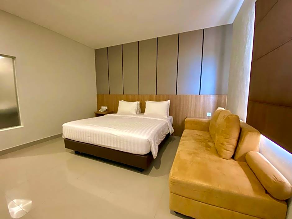 Front One Hotel Gombong