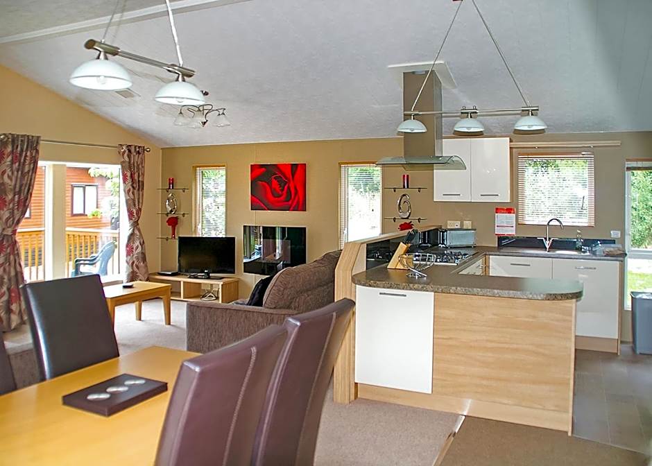 Paradise Lakeside Lodges