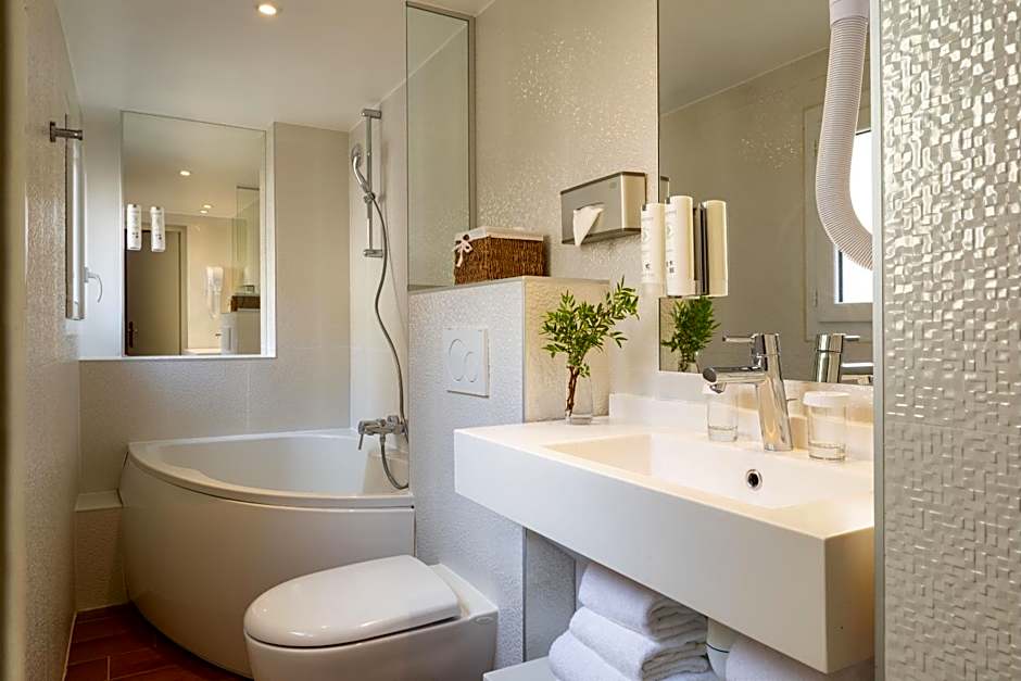 Hotel Des Deux Continents