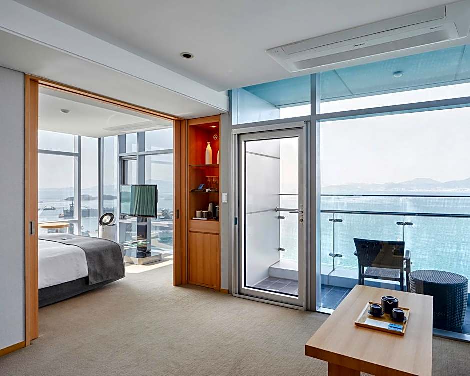 Hidden Bay Hotel.