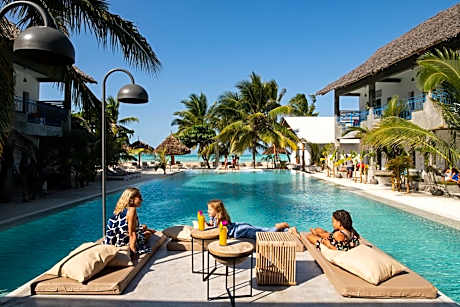 Casa Beach Hotel "Casa Del Mar"