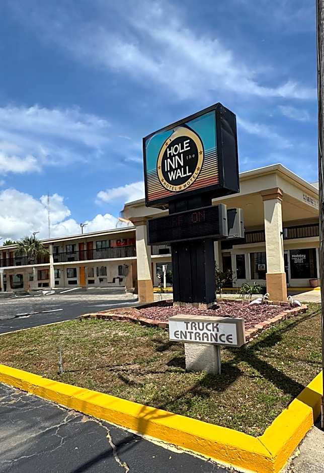 Hole Inn the Wall Hotel - Fort Walton Beach - Sunset Plaza - near Beaches & Hurlburt