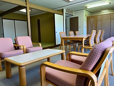 Center House Japanese-Style Room