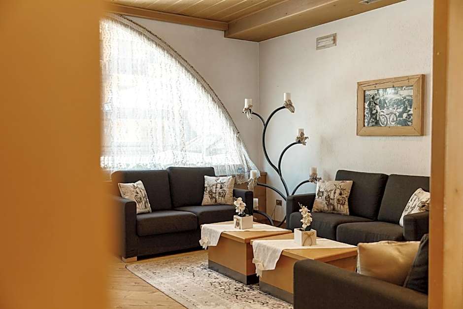 Hotel Al Bivio - Pizzeria, Pool & Sauna