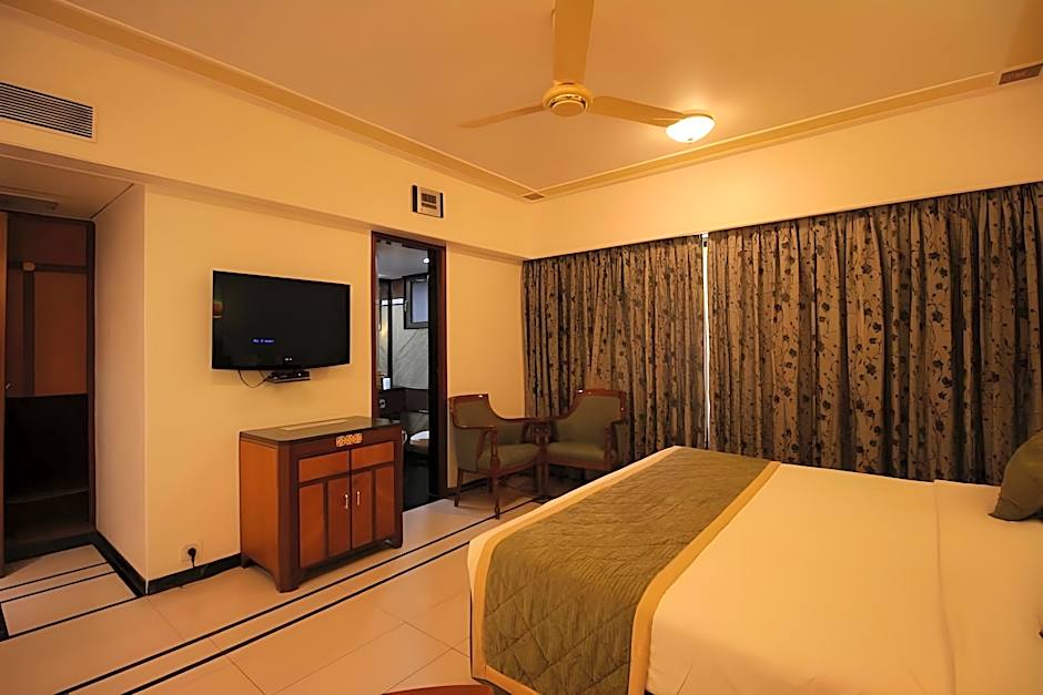 The International by Tunga