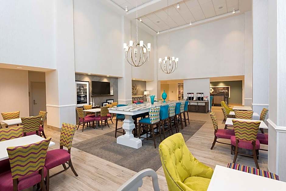 Hampton Inn & Suites by Hilton Chicago Schaumburg IL