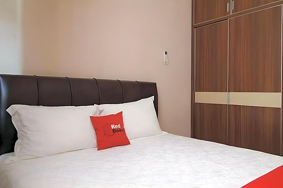 RedDoorz Syariah near Mercu Buana University