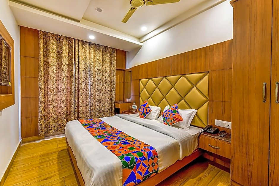 Fabhotel Clock View - Near clock tower