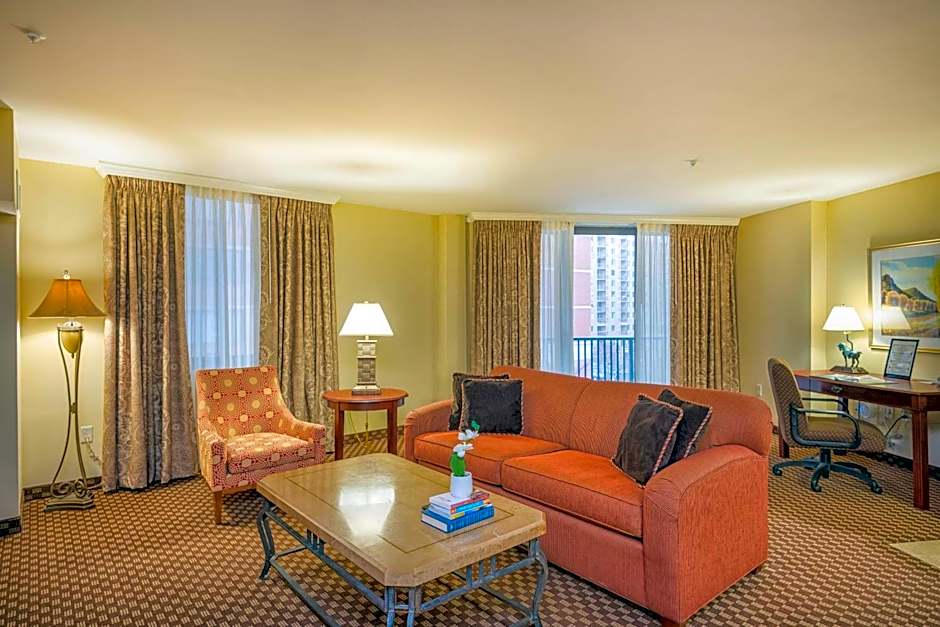 Clarion Collection Arlington Court Suites Hotel