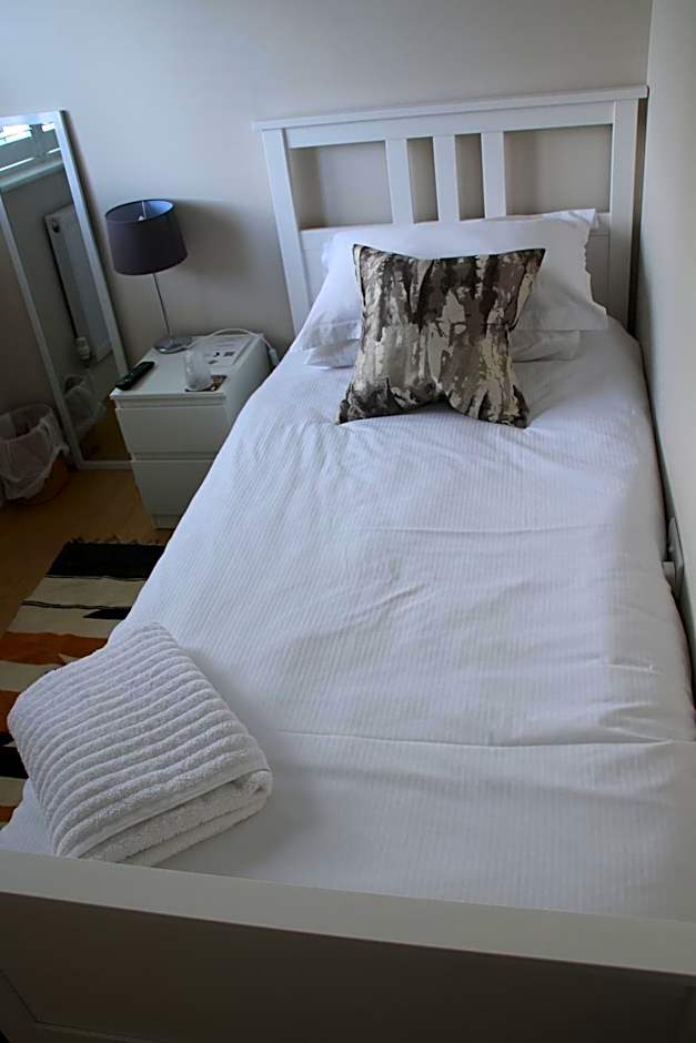 Photo 1 of 2 of Single Room