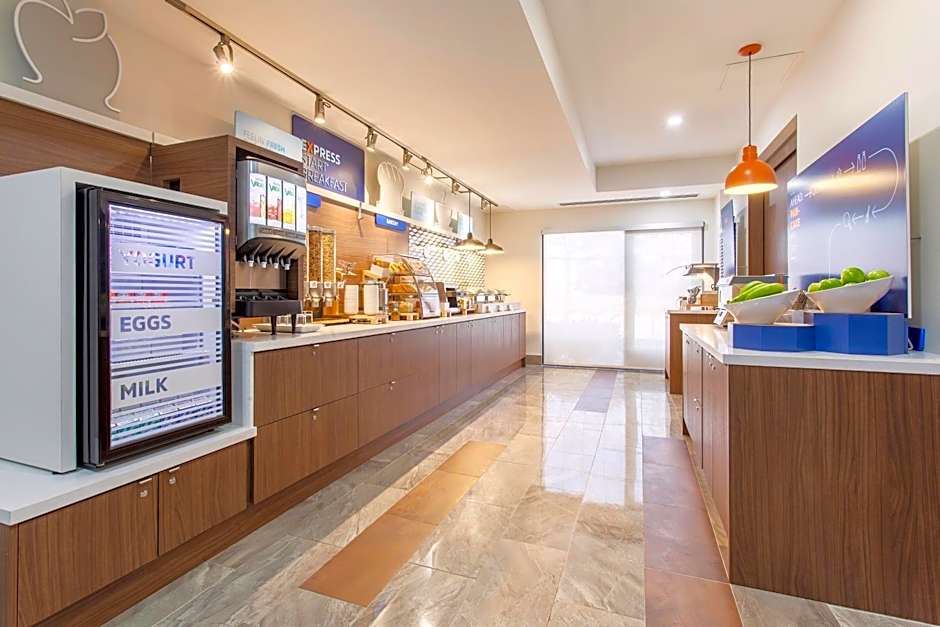 Holiday Inn Express & Suites Mississauga-Toronto Southwest By IHG