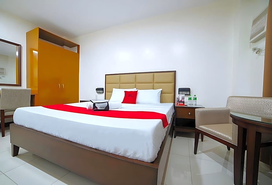 RedDoorz near Angeles University Foundation