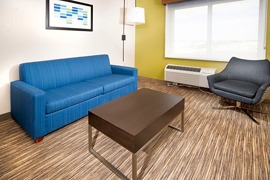 Holiday Inn Express and Suites Fort Myers Airport