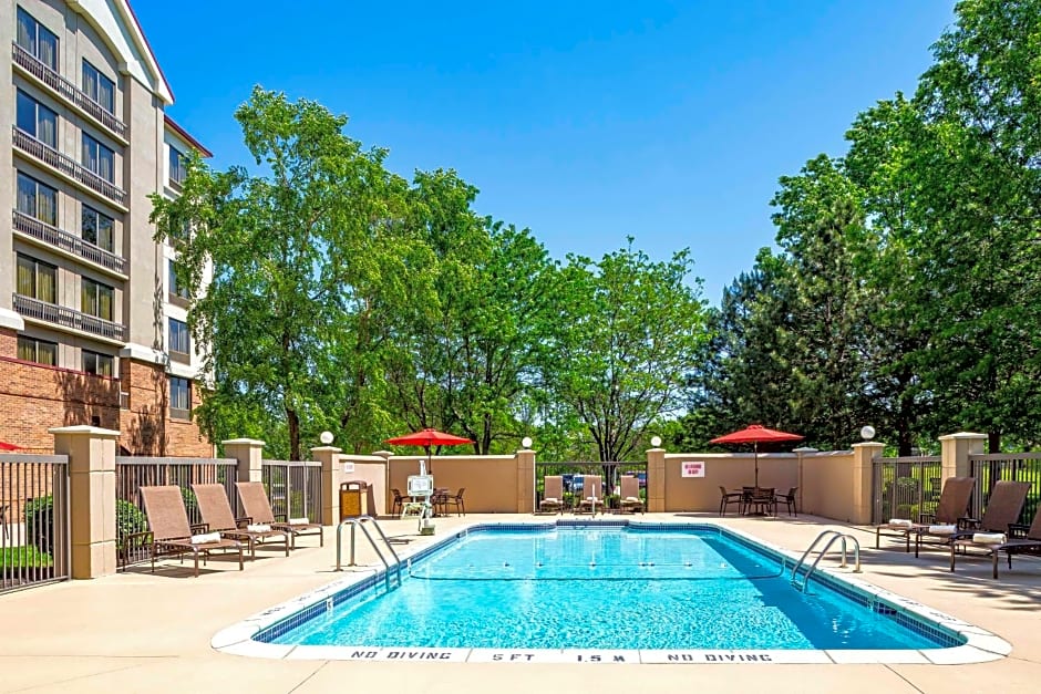 Hyatt Place Overland Park Convention Center