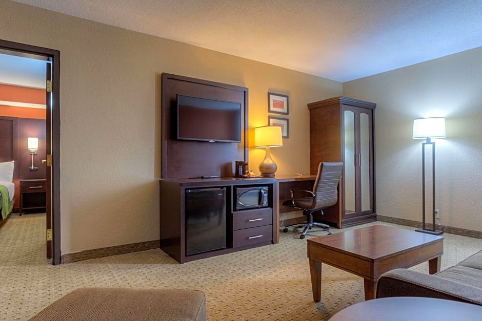 Comfort Inn & Suites Evansville Airport