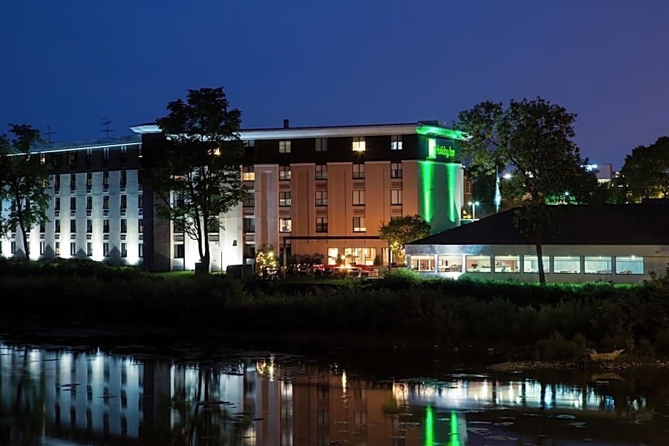 Holiday Inn Milwaukee Riverfront By IHG