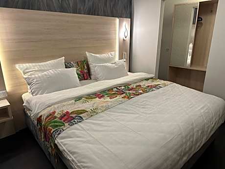 Deluxe Double or Twin Room with Balcony