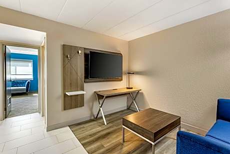 One Bedroom Suite with whirlpool 1 King